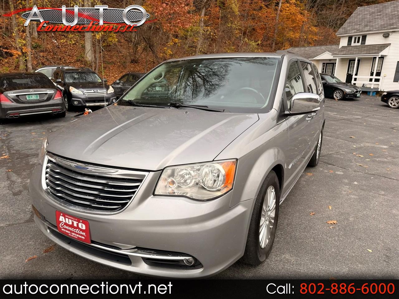 2016 Chrysler Town & Country Limited Minivan 4D