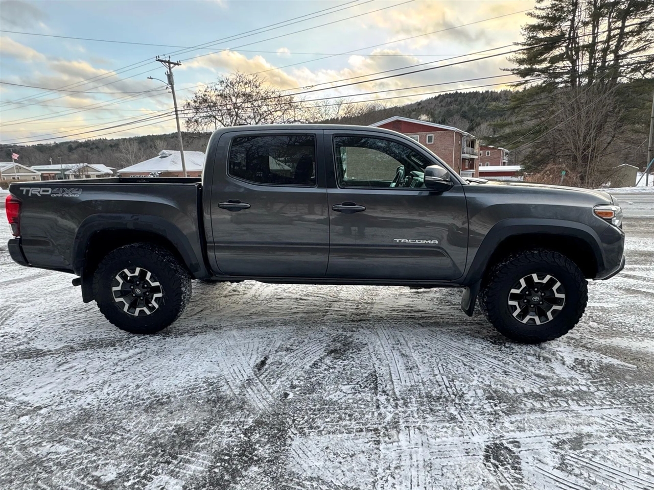 Toyota Tacoma  2018