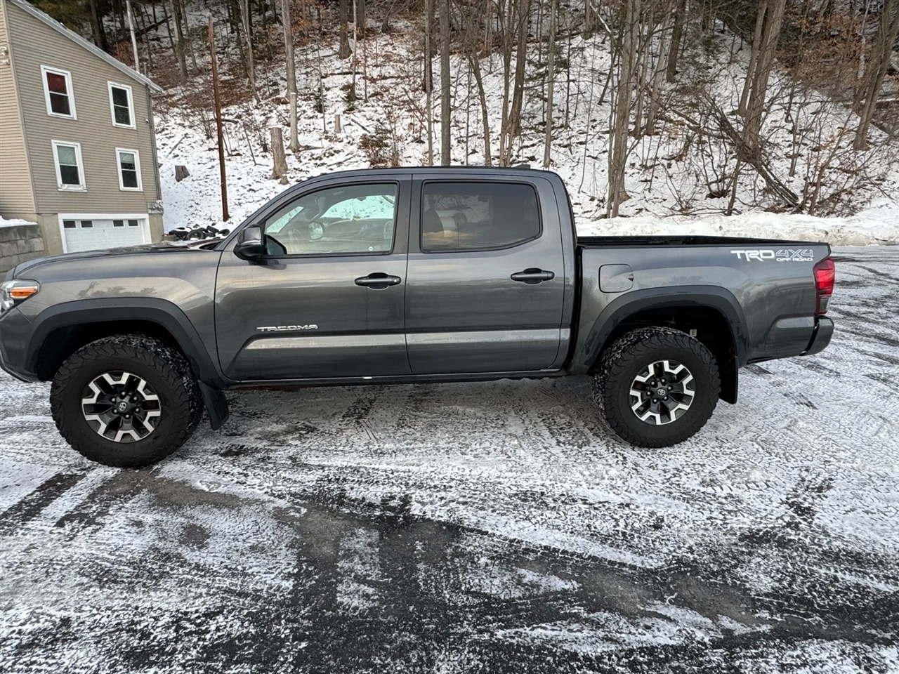 Toyota Tacoma  2018