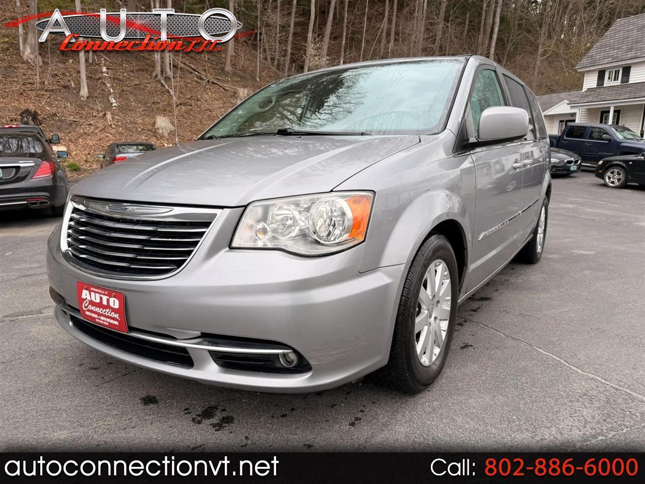 2016 Chrysler Town & Country Touring Minivan 4D