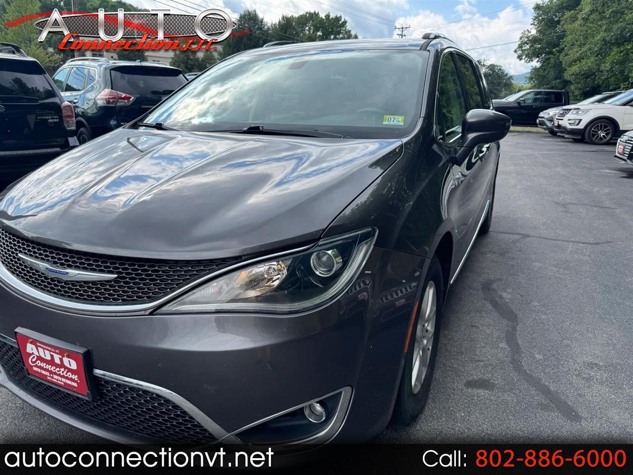 2020 Chrysler Pacifica Touring L Minivan 4D