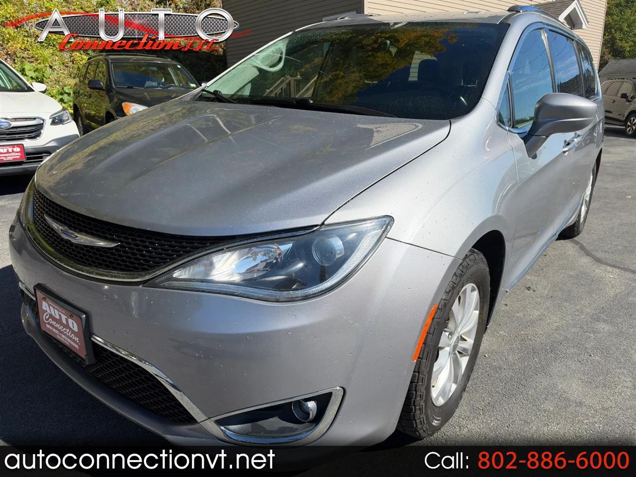 2019 Chrysler Pacifica Touring L Minivan 4D