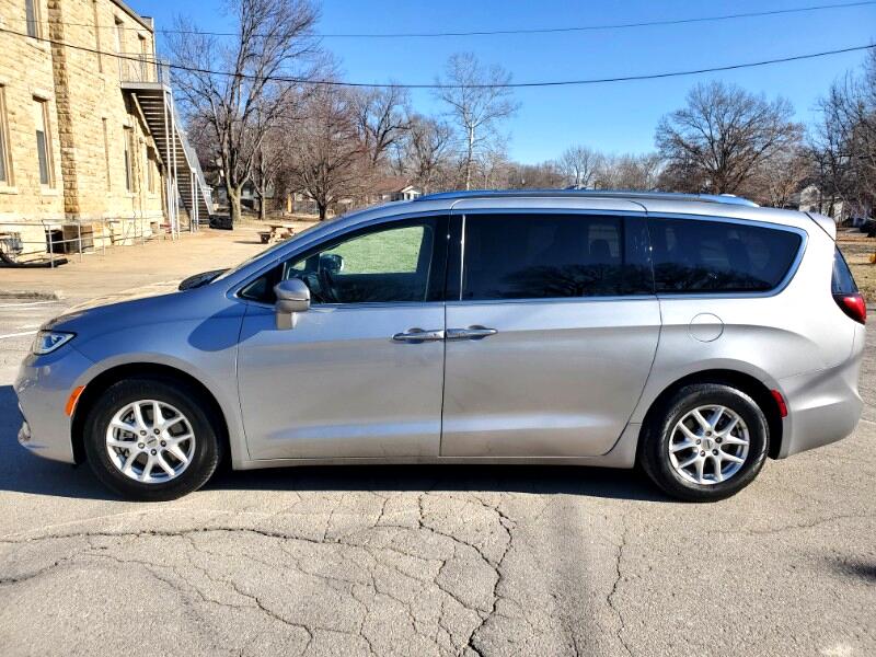 Used 2021 Chrysler Pacifica Touring L with VIN 2C4RC1BG6MR539586 for sale in Kansas City