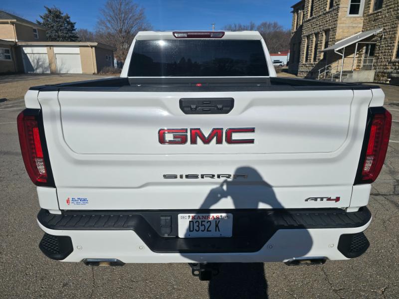 GMC Sierra 1500 AT4 Crew Cab 4WD 2023