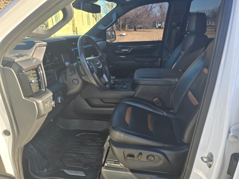 GMC Sierra 1500 AT4 Crew Cab 4WD 2023