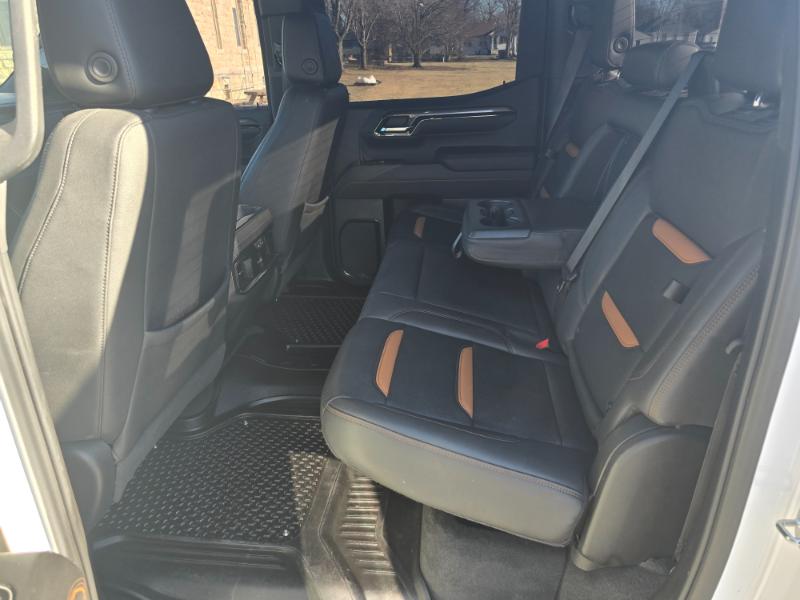 GMC Sierra 1500 AT4 Crew Cab 4WD 2023