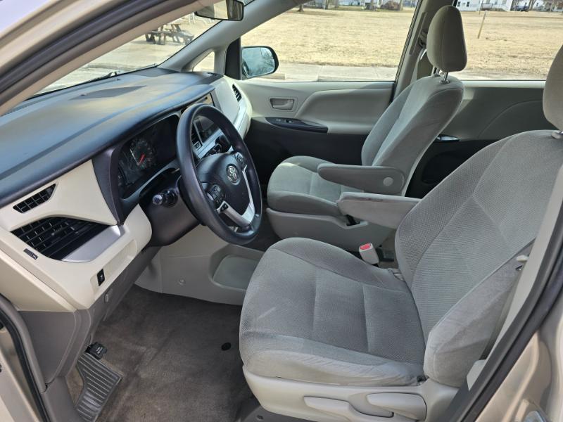 Toyota Sienna L 7-Passenger 2017