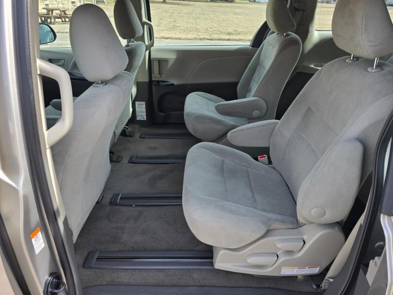 Toyota Sienna L 7-Passenger 2017