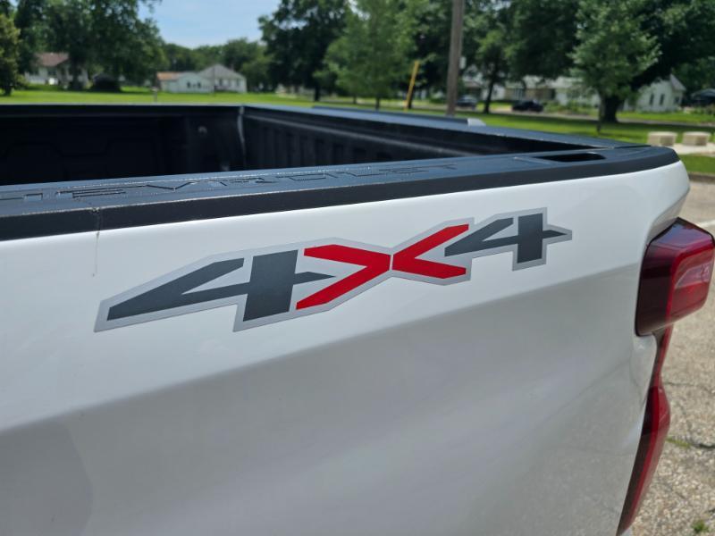 Chevrolet Silverado 1500 LTZ Crew Cab 4WD 2023