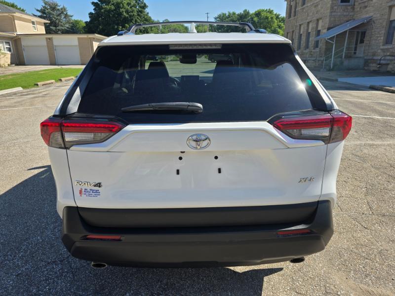 Toyota RAV4 XLE 2024