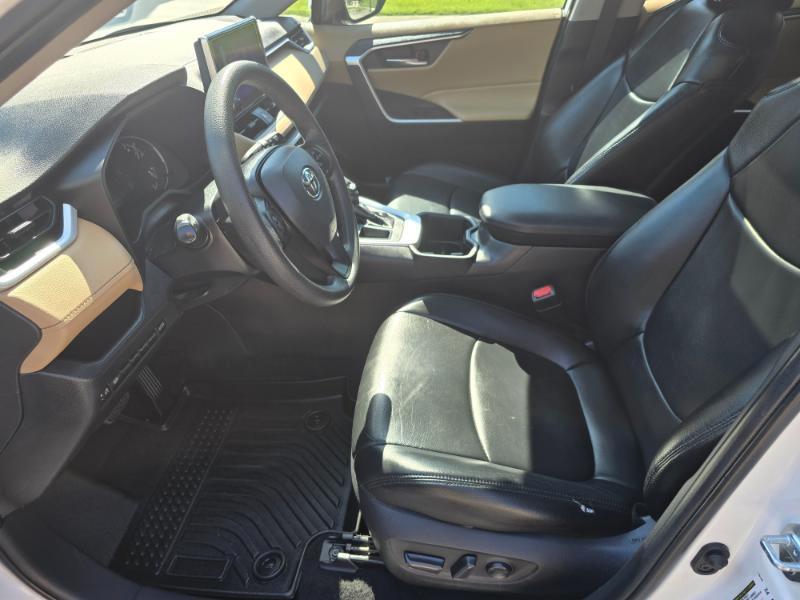Toyota RAV4 XLE 2024
