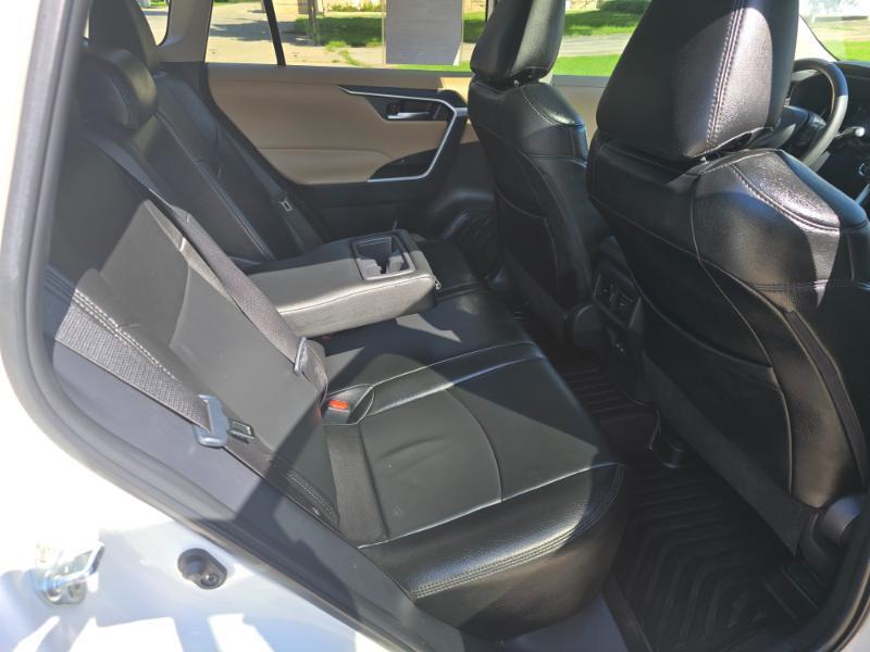 Toyota RAV4 XLE 2024