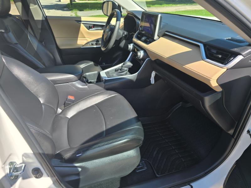 Toyota RAV4 XLE 2024