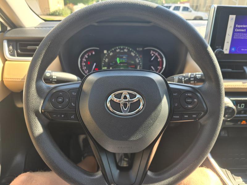 Toyota RAV4 XLE 2024