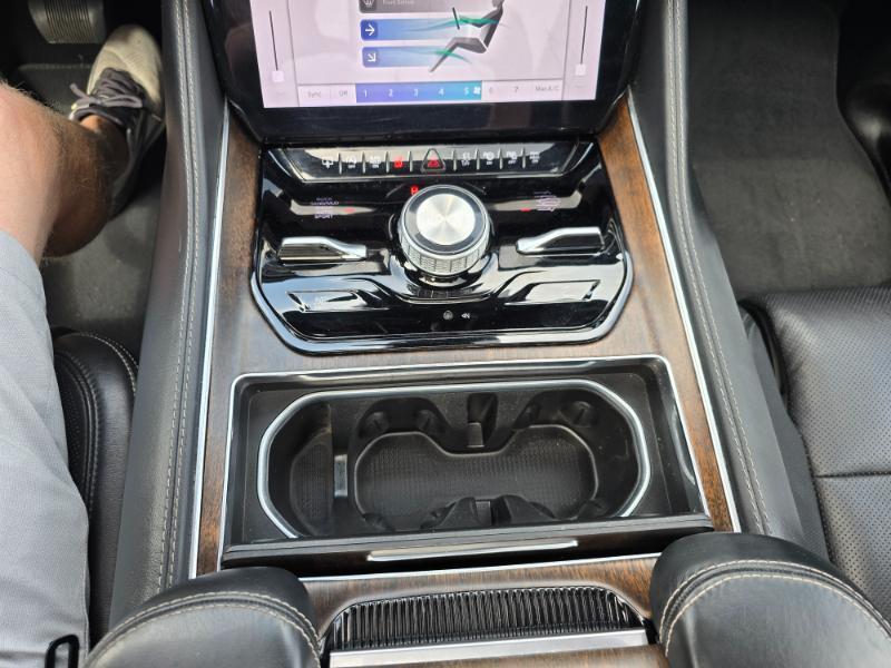 Jeep Grand Wagoneer  2024