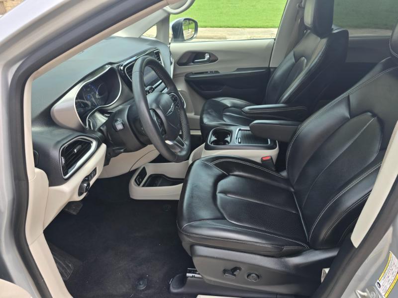 Chrysler Pacifica Touring L 2023
