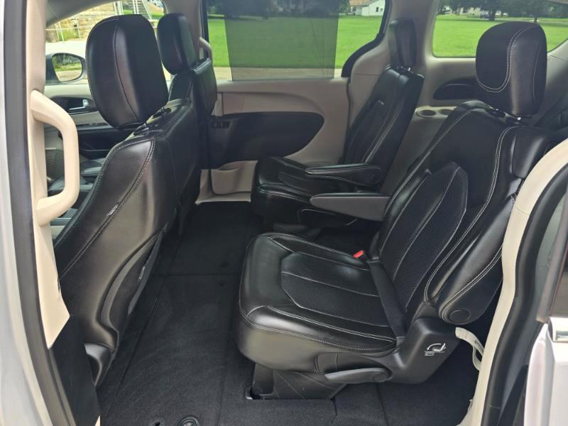 Chrysler Pacifica Touring L 2023