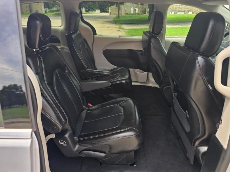 Chrysler Pacifica Touring L 2023