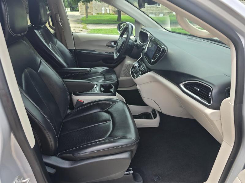 Chrysler Pacifica Touring L 2023