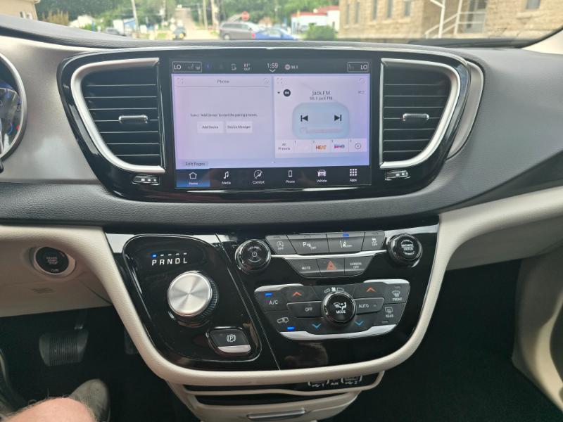Chrysler Pacifica Touring L 2023