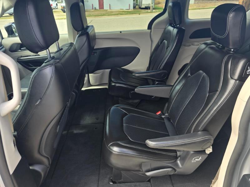 Chrysler Pacifica Touring L 2024
