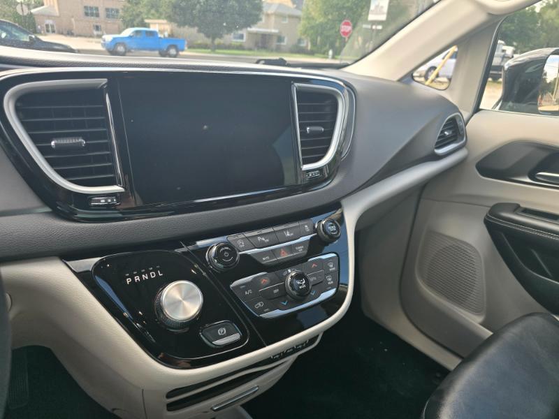 Chrysler Pacifica Touring L 2024