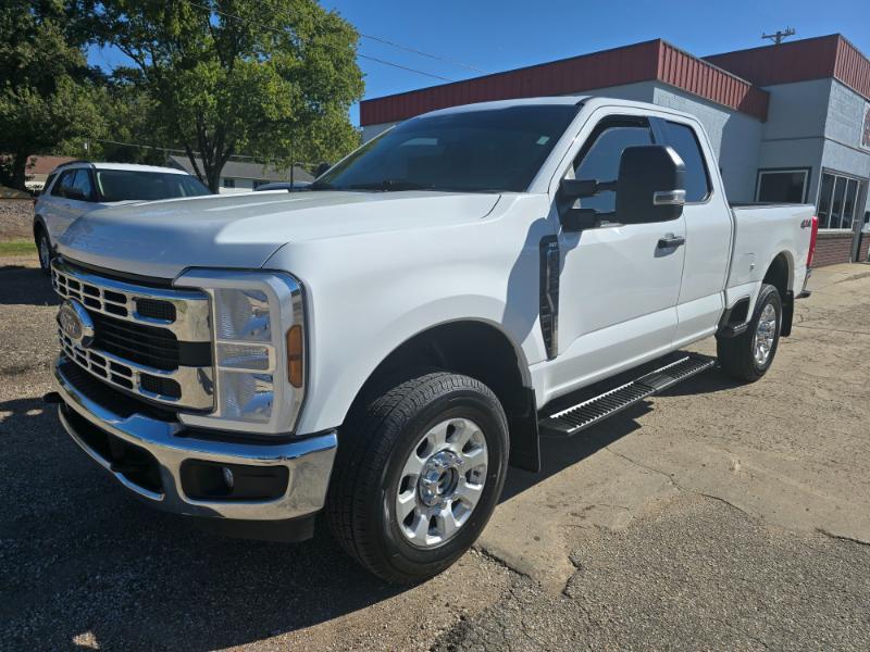 Ford F-250 SD XLT SuperCab 4WD 2024