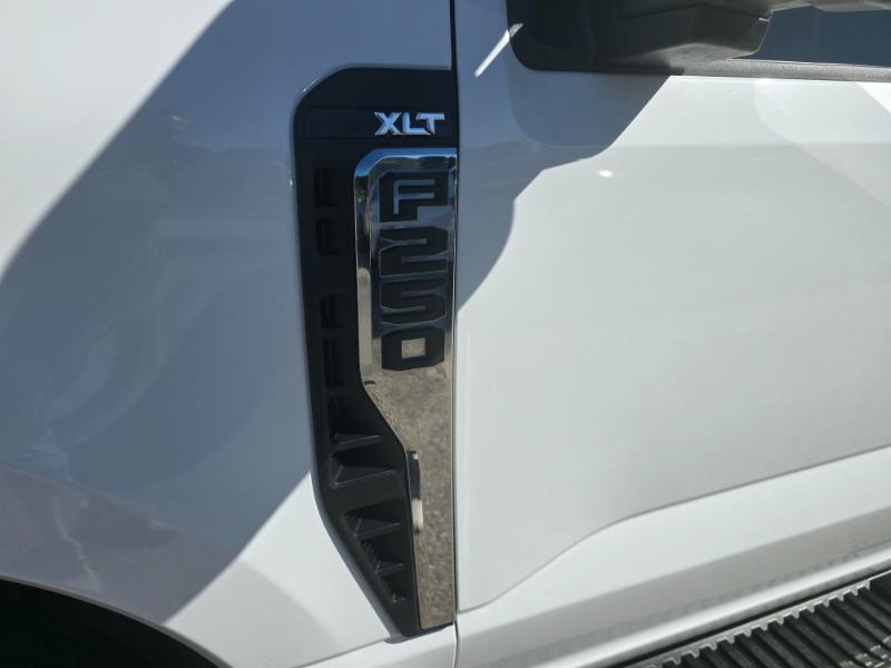 Ford F-250 SD XLT SuperCab 4WD 2024