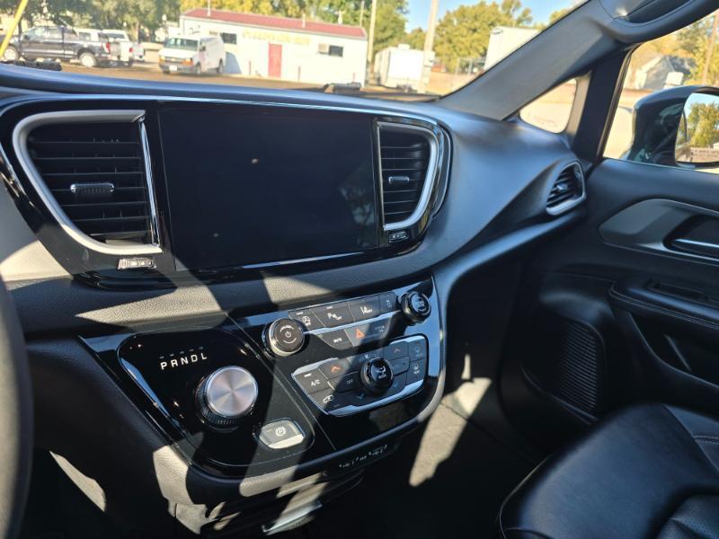 Chrysler Pacifica Select 2025
