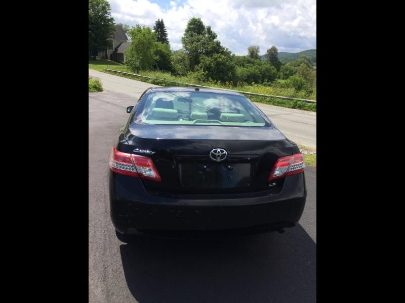 Toyota Camry SE 6-Spd MT 2010