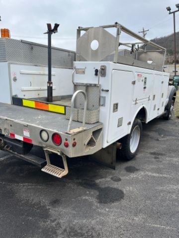 Ford Super Duty F-450 DRW 2WD Reg Cab 141" WB 60" CA XLT 2015