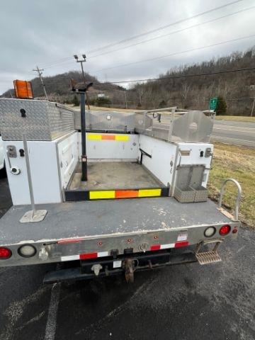 Ford Super Duty F-450 DRW 2WD Reg Cab 141" WB 60" CA XLT 2015