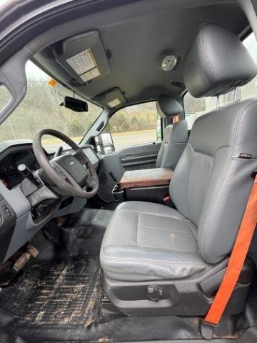 Ford Super Duty F-450 DRW 2WD Reg Cab 141" WB 60" CA XLT 2015