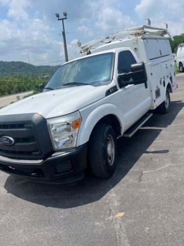 Ford Super Duty F-350 SRW 2WD Reg Cab 137" XLT 2013