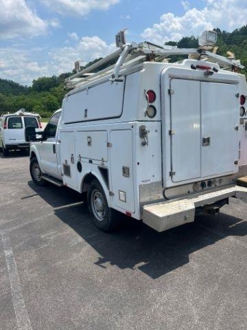 Ford Super Duty F-350 SRW 2WD Reg Cab 137" XLT 2013