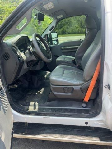 Ford Super Duty F-350 SRW 2WD Reg Cab 137" XLT 2013