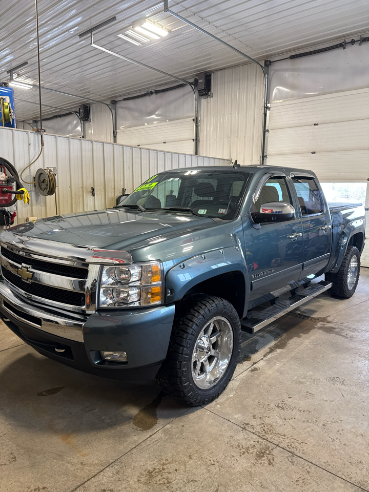 Chevrolet Silverado 1500 4WD Crew Cab 143.5" LT 2011