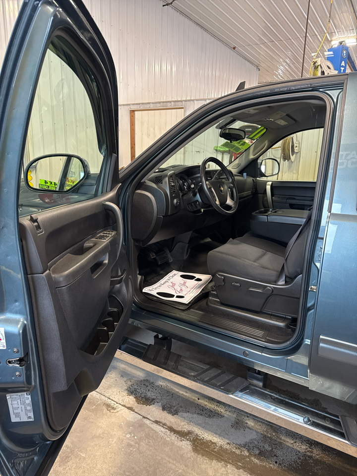 Chevrolet Silverado 1500 4WD Crew Cab 143.5" LT 2011