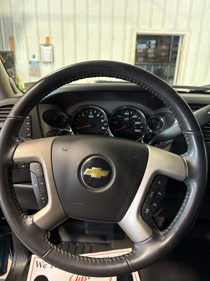 Chevrolet Silverado 1500 4WD Crew Cab 143.5" LT 2011
