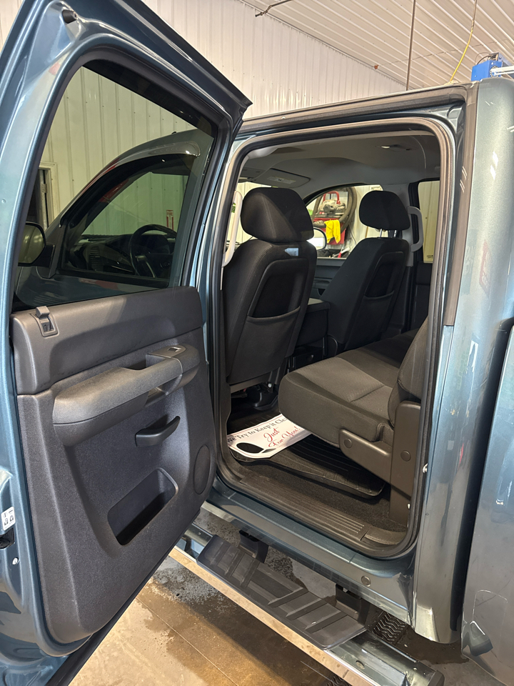 Chevrolet Silverado 1500 4WD Crew Cab 143.5" LT 2011