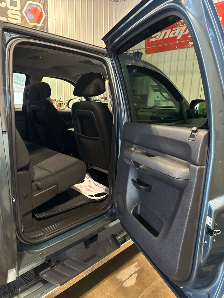 Chevrolet Silverado 1500 4WD Crew Cab 143.5" LT 2011