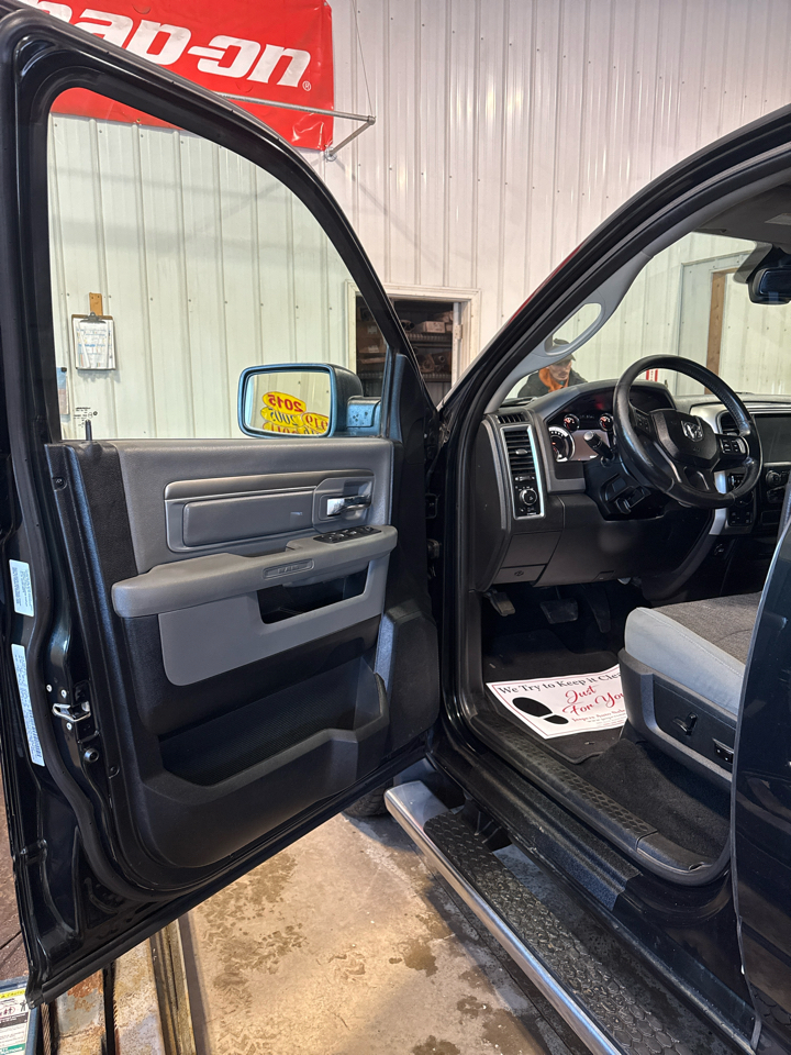 RAM 1500 4WD Crew Cab 149" Big Horn 2016