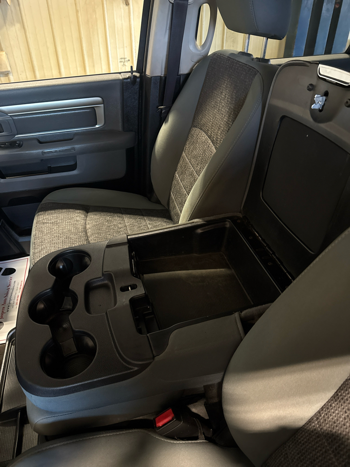 RAM 1500 4WD Crew Cab 149" Big Horn 2016