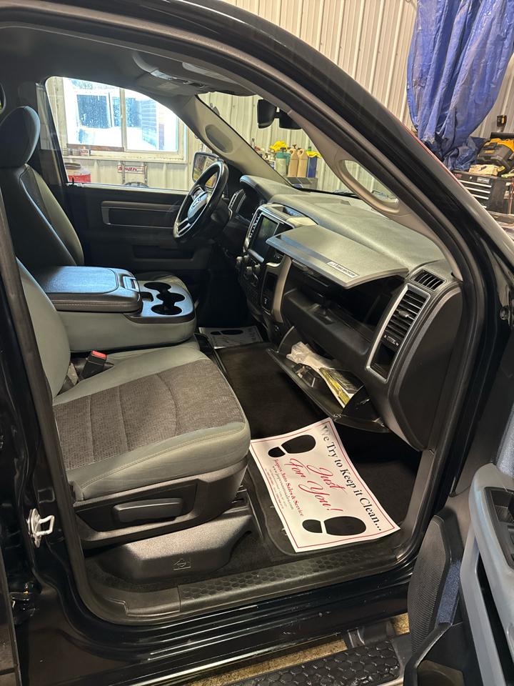 RAM 1500 4WD Crew Cab 149" Big Horn 2016