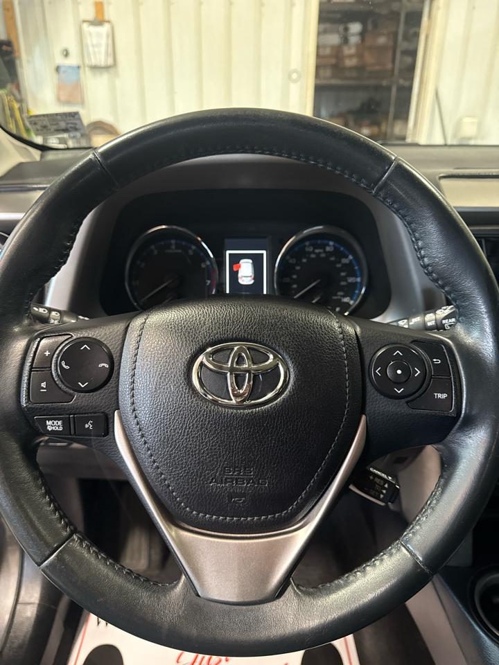 Toyota RAV4 AWD 4dr XLE (Natl) 2016