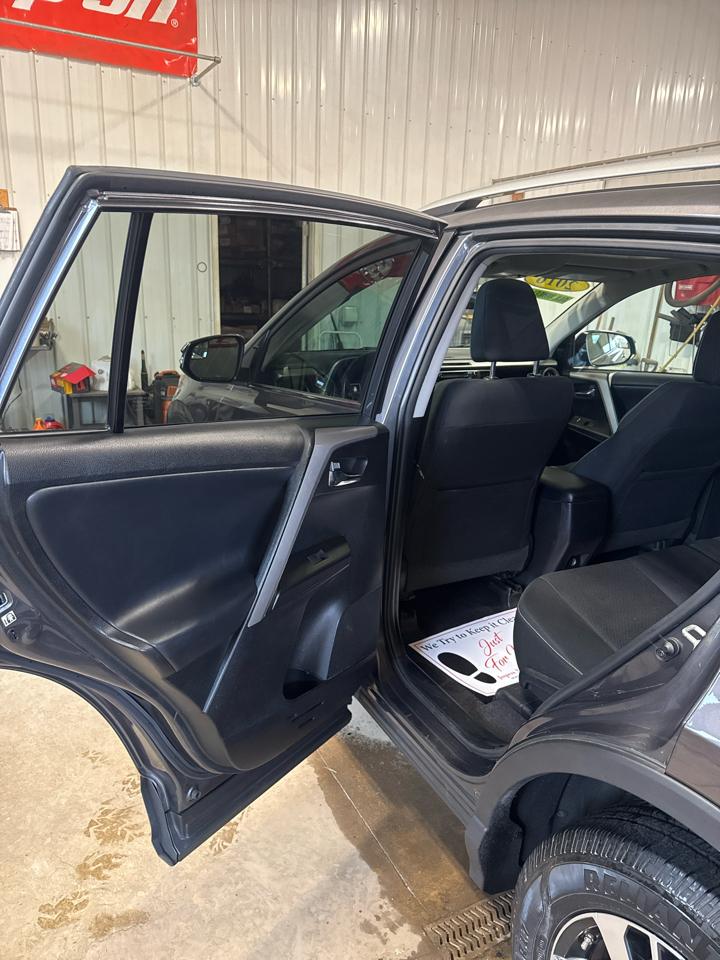 Toyota RAV4 AWD 4dr XLE (Natl) 2016