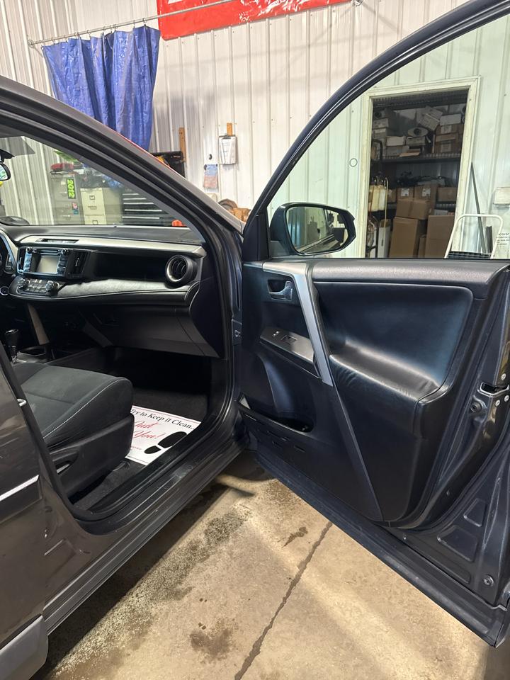 Toyota RAV4 AWD 4dr XLE (Natl) 2016