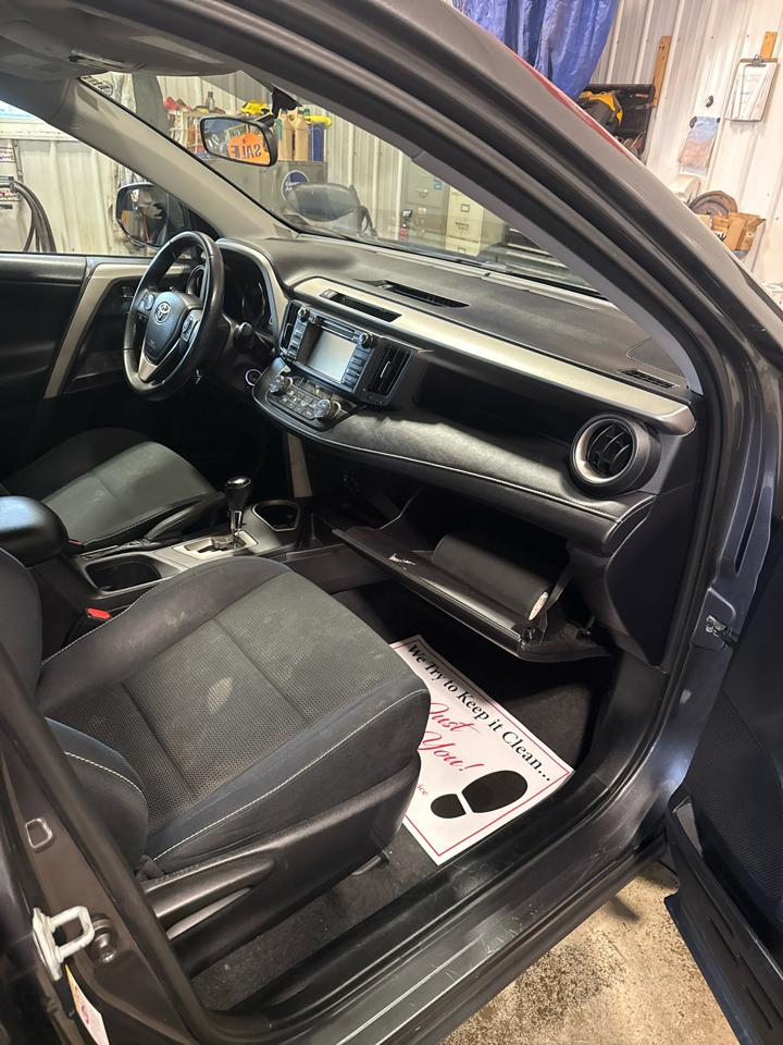 Toyota RAV4 AWD 4dr XLE (Natl) 2016