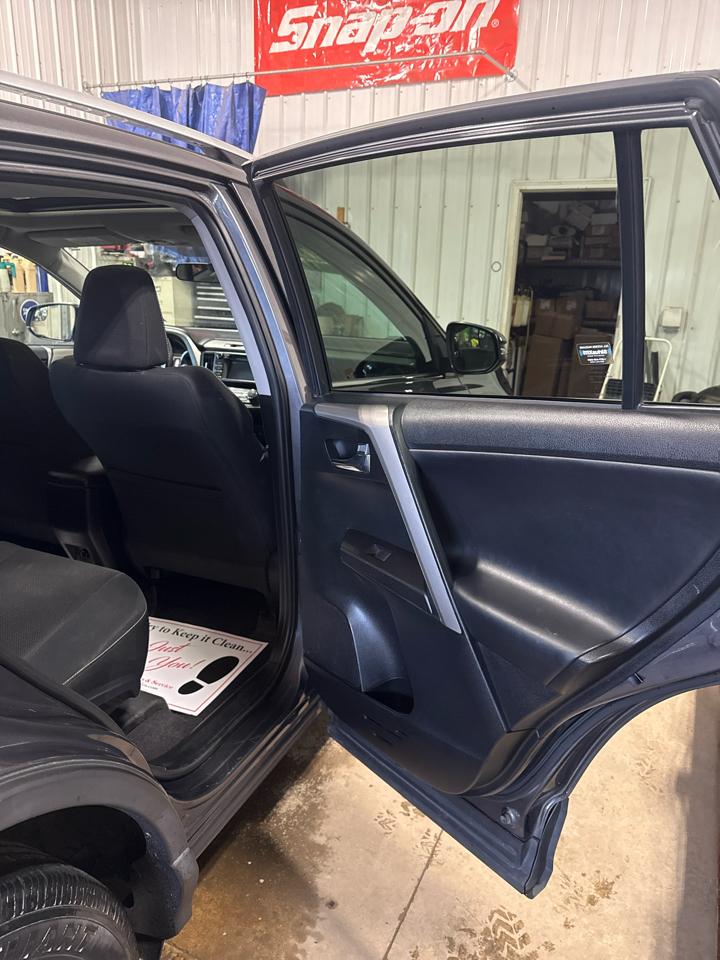 Toyota RAV4 AWD 4dr XLE (Natl) 2016