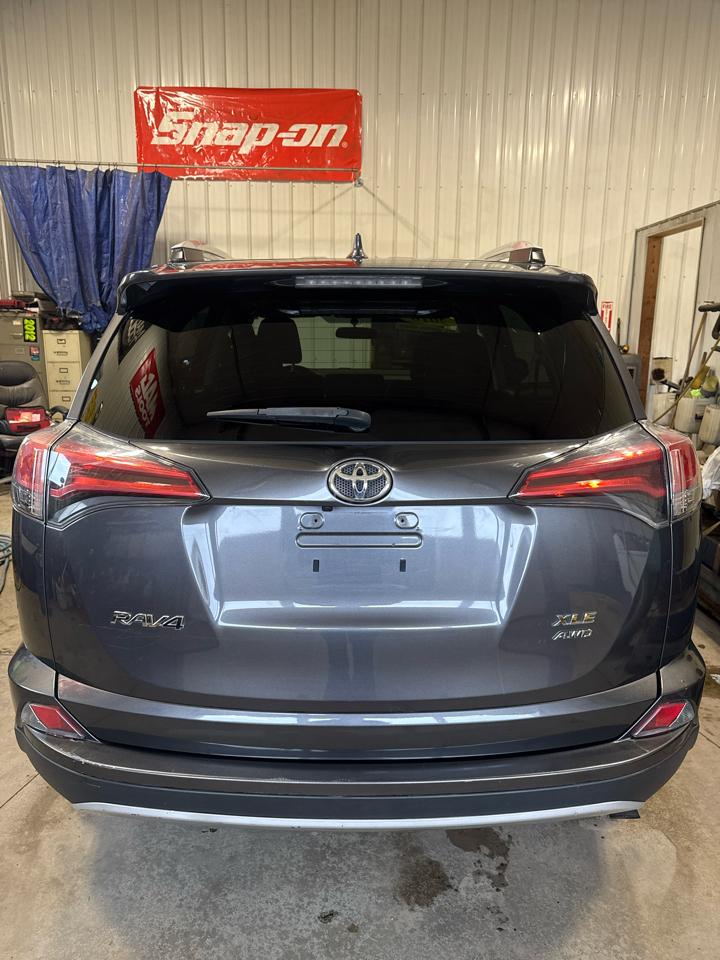Toyota RAV4 AWD 4dr XLE (Natl) 2016